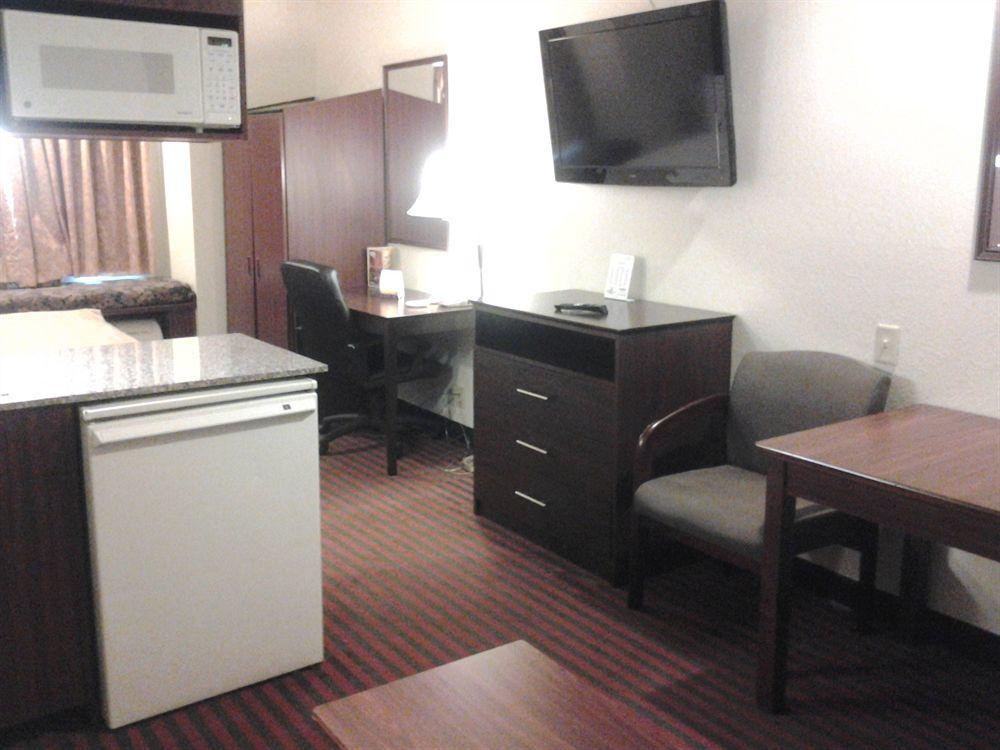 Bridgepointe Inn & Suites Toledo-Perrysburg-Rossford-Oregon-Maumee By Hollywood Casino Northwood ภายนอก รูปภาพ