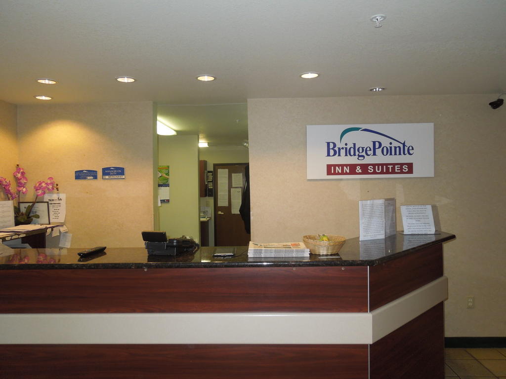 Bridgepointe Inn & Suites Toledo-Perrysburg-Rossford-Oregon-Maumee By Hollywood Casino Northwood ภายนอก รูปภาพ