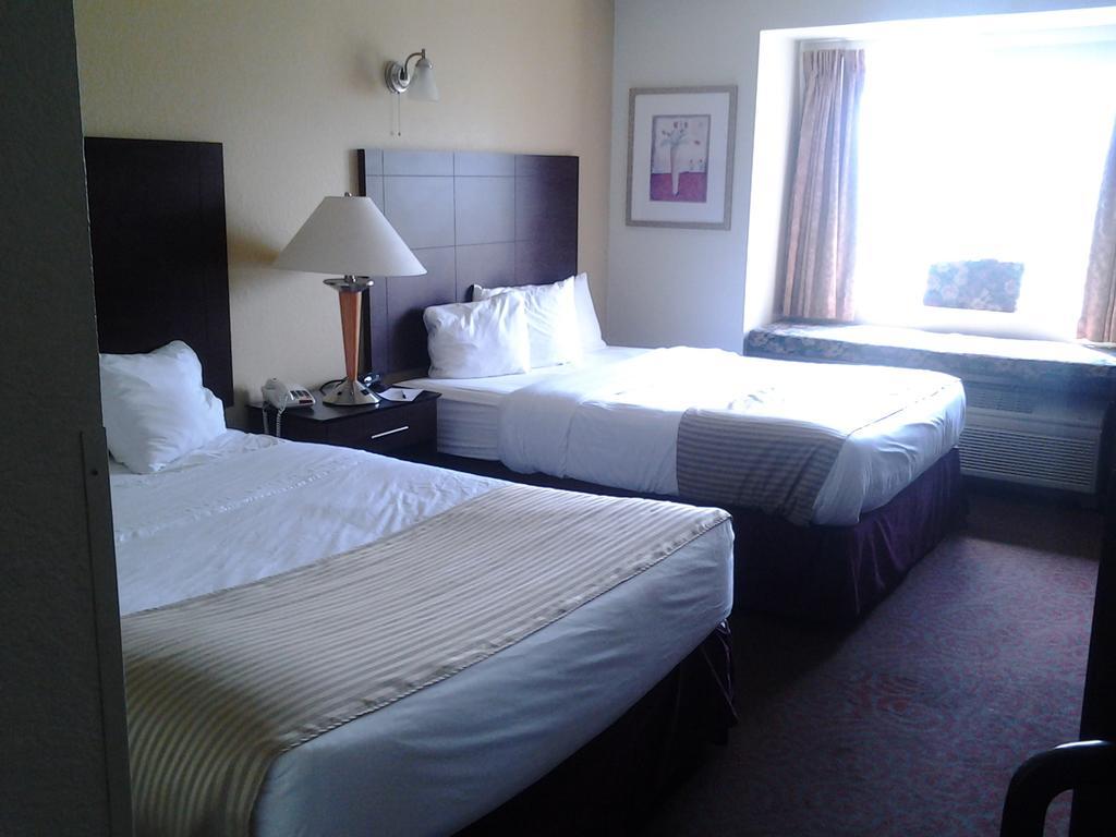 Bridgepointe Inn & Suites Toledo-Perrysburg-Rossford-Oregon-Maumee By Hollywood Casino Northwood ภายนอก รูปภาพ