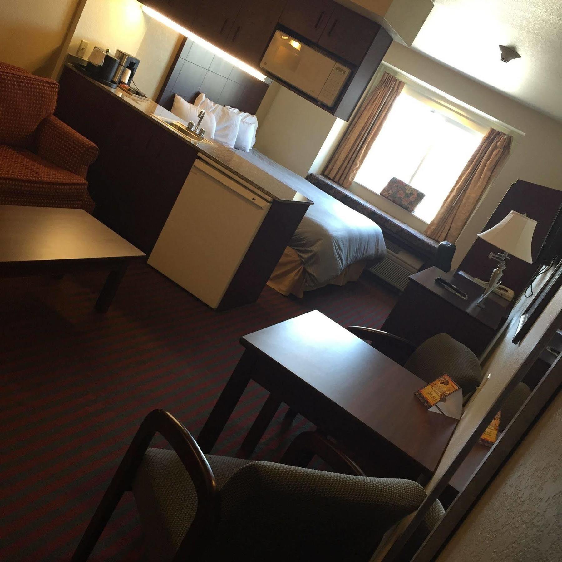 Bridgepointe Inn & Suites Toledo-Perrysburg-Rossford-Oregon-Maumee By Hollywood Casino Northwood ภายนอก รูปภาพ