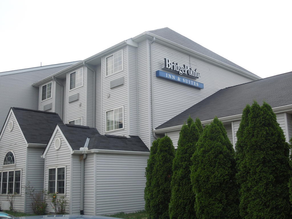 Bridgepointe Inn & Suites Toledo-Perrysburg-Rossford-Oregon-Maumee By Hollywood Casino Northwood ภายนอก รูปภาพ