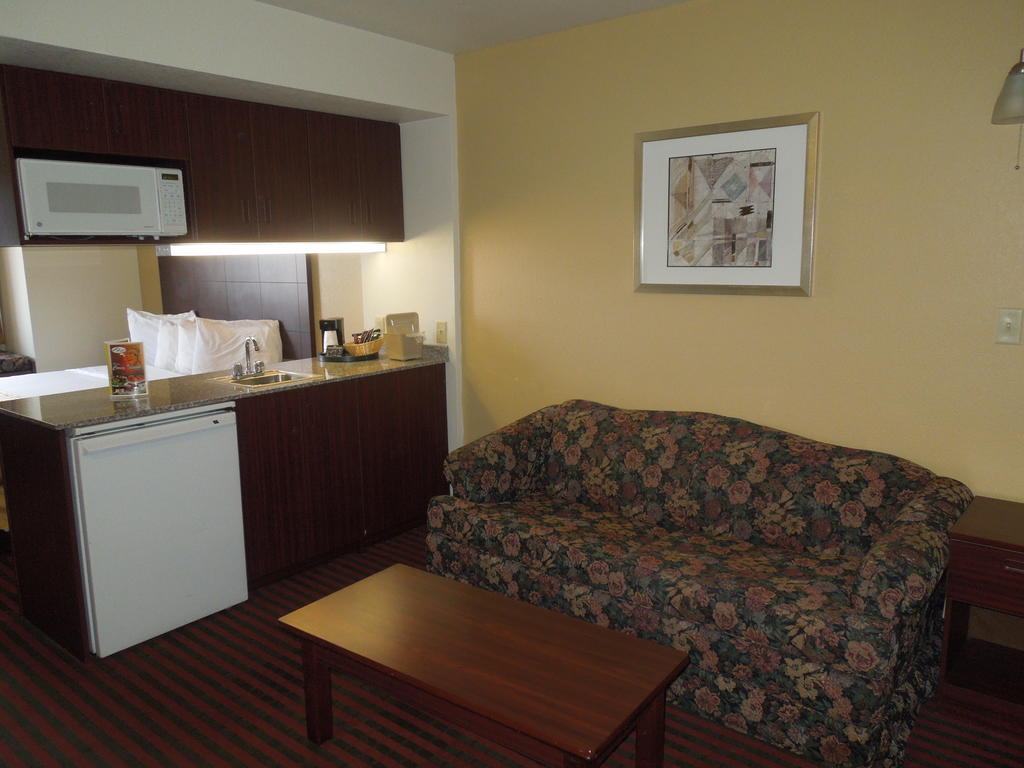 Bridgepointe Inn & Suites Toledo-Perrysburg-Rossford-Oregon-Maumee By Hollywood Casino Northwood ภายนอก รูปภาพ