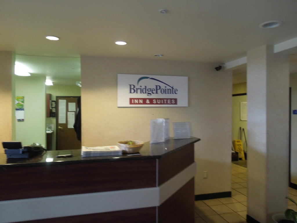 Bridgepointe Inn & Suites Toledo-Perrysburg-Rossford-Oregon-Maumee By Hollywood Casino Northwood ภายนอก รูปภาพ